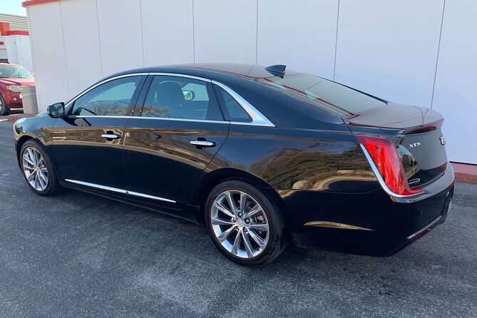 Montreal Airport to Mont-Tremblant Private Transfer Sedan 3 Passengers Maximum