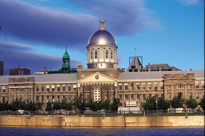 Montreal Airport YUL Private Transfer to Montreal in Business Car