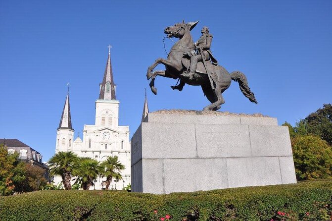 New Orleans French Quarter: Seasonal Christmas Tour