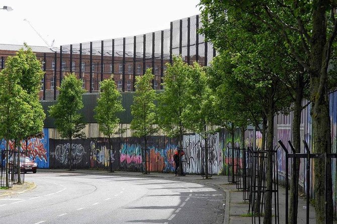 Official World Famous Belfast Taxi Mural Tour