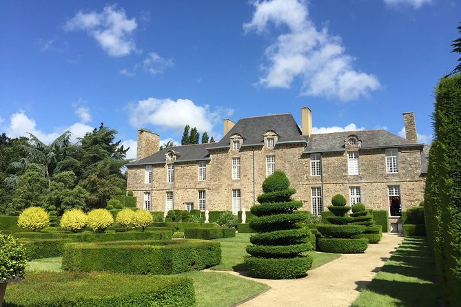 One Day Stroll in the Small Towns of Character of Ile Et Nilaine