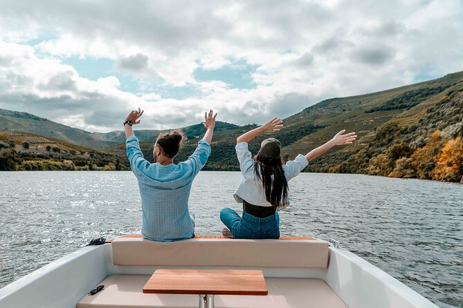 Pinhão: Private Solar Boat Tour - Wine Tasting Included