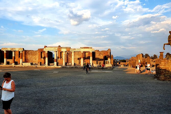 Pompeii Tour at Sunset Time – a Visit Away From the Crowds