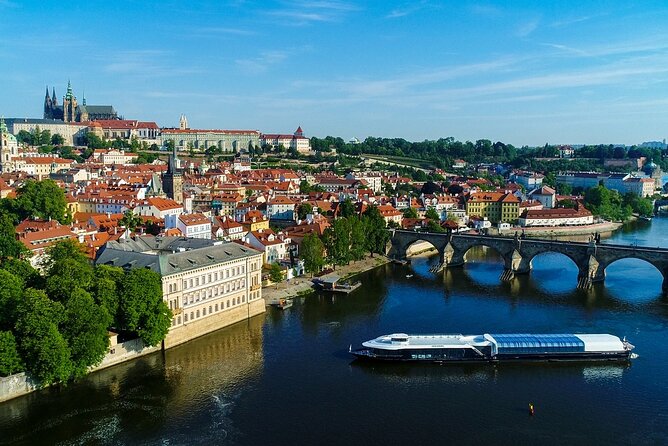 Prague Old Town Walking Tour With Buffet Lunch on a Boat - Tour Overview