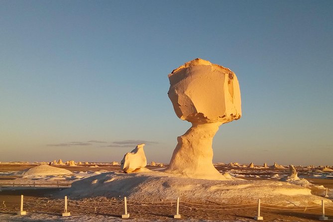 Privat White Desert and Bahariya Oasis 2 Days With Camping