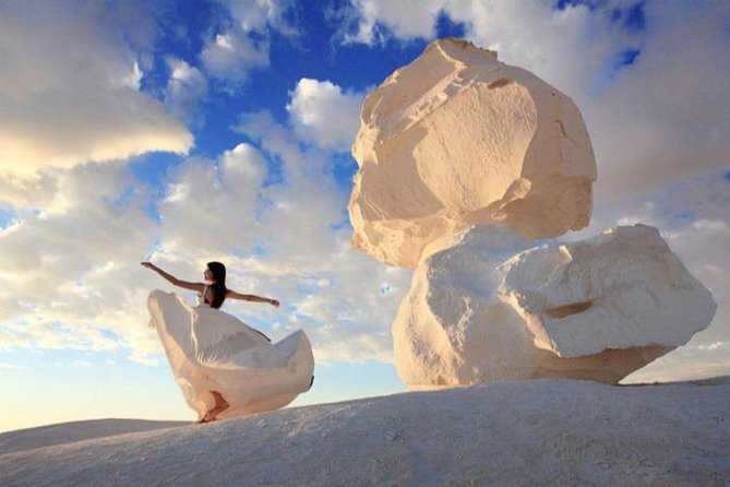 Private 2 Days Jeep Safari to White Desert and Bahariya Oasis