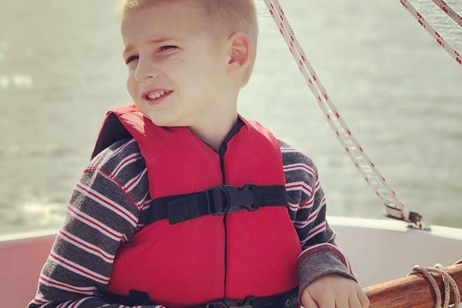 Private 2-Hour Sunset Sailing Tour on Lake Fairview