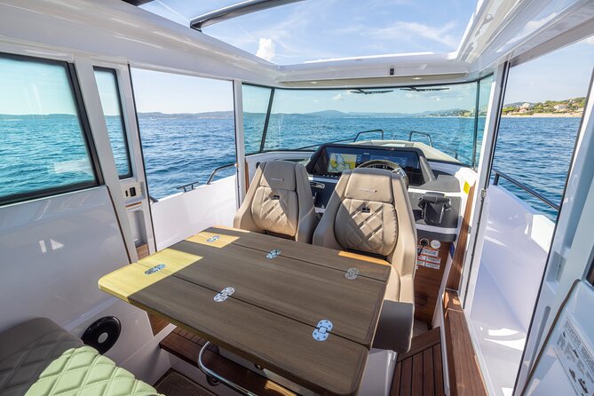 Private Axopar 37 Motoryacht Cruise in Santorini W/ Snack & Drink