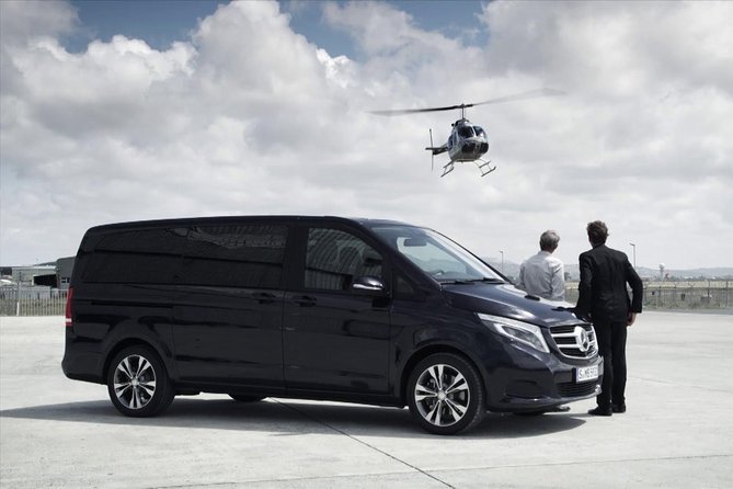 Private Business Class Airport Transfer From Keflavik International Airport