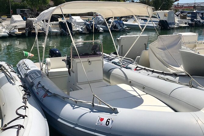 Private Cruise to the Pontine Islands on Board the Clubman 21 Dinghy - Amenities and Features