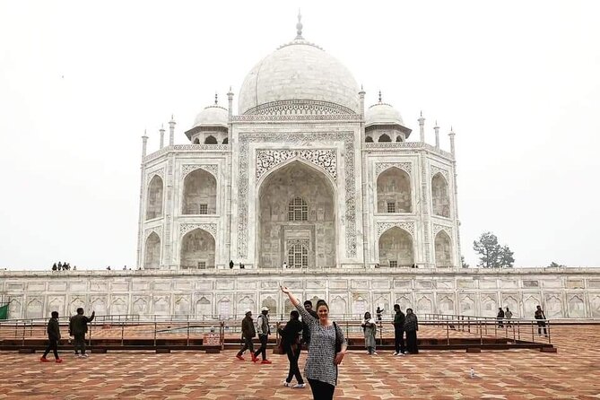 Private Day Trip to Taj Mahal & Fatehpur Sikri From Jaipur by Car