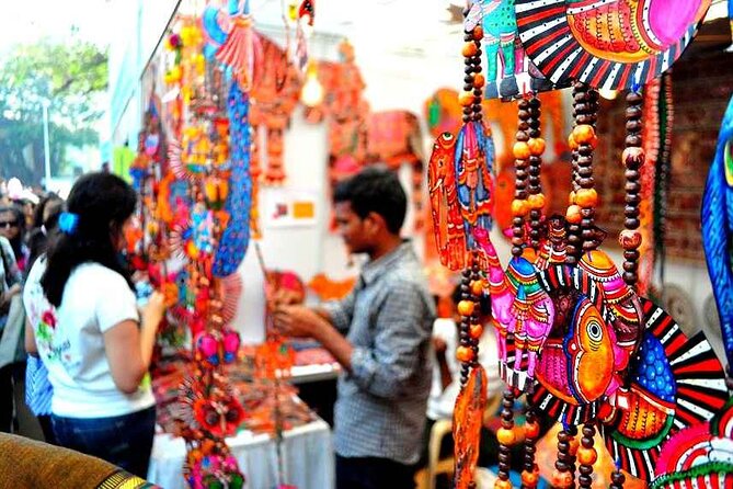 Private Delhi Shopping Tour With Female Guide