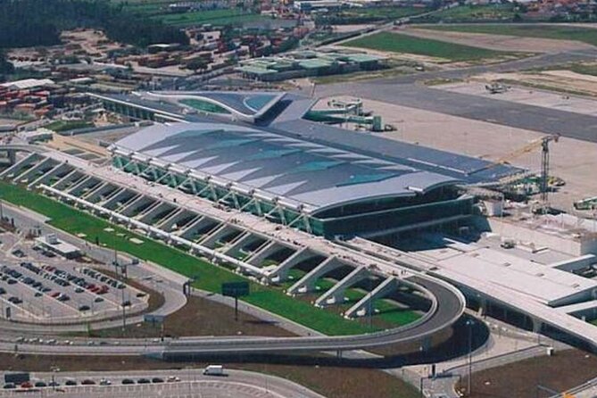 Private Departure Transfer: Porto City Hotels to Oporto Airport
