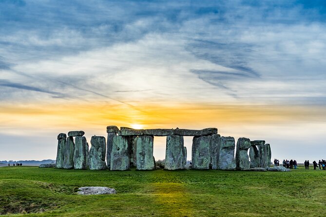 Private Guided Tour of Ancient and Magical Stonehenge - Overview of Stonehenge Tour