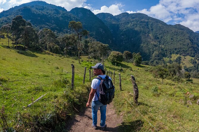 Private Hiking Tour La Chorrera Waterfall in Colombia