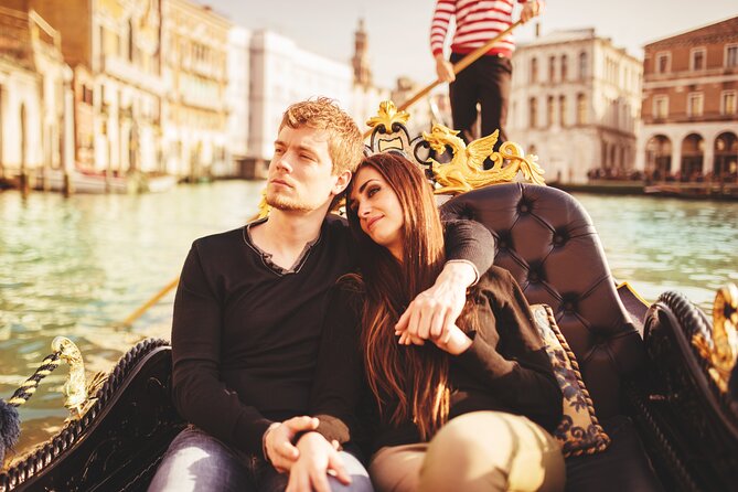 Private Photoshoot on Personal Gondola in Venice