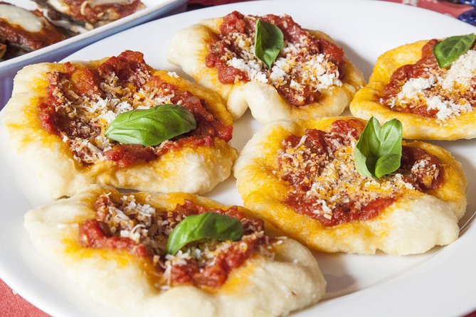 Private Pizza & Tiramisu Class at a Cesarinas Home With Tasting in Chieti
