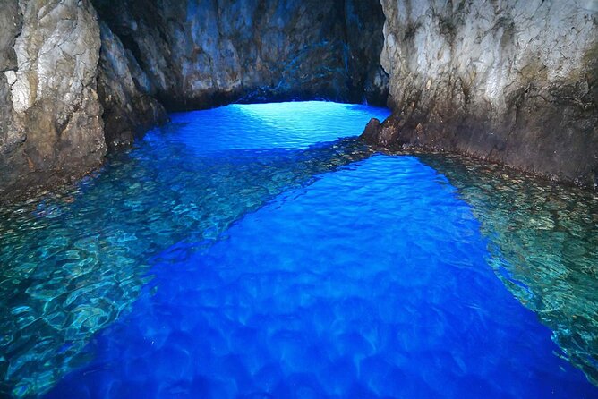 Private Speedboat Tour to Blue Cave and Visit Island Hvar