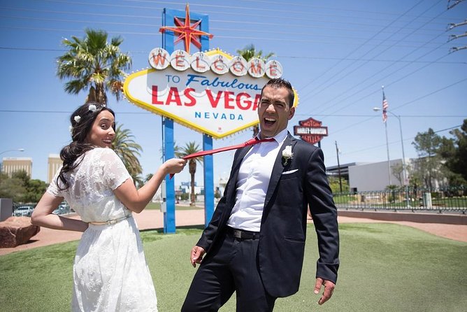 Private Tour by Limousine of Las Vegas Chapel Row
