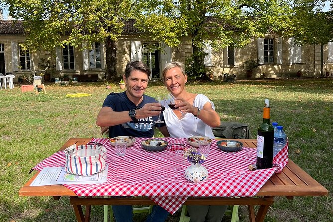 Private Tour in 2cv in the Vineyards With Tasting and Picnic