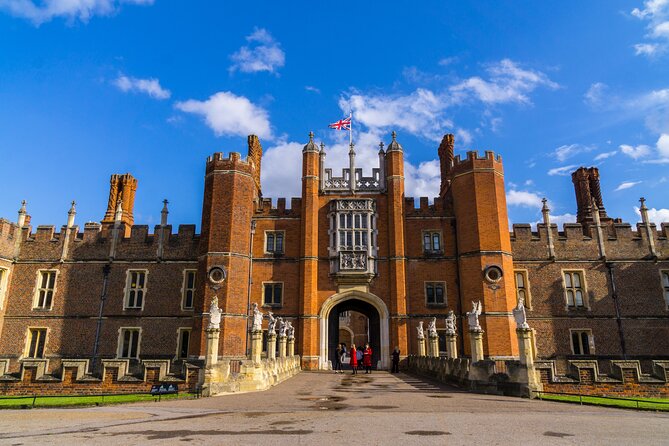 Private Tour of Hampton Court Palace With a Qualified Tour Guide - Exploring the Palaces Baroque Wing