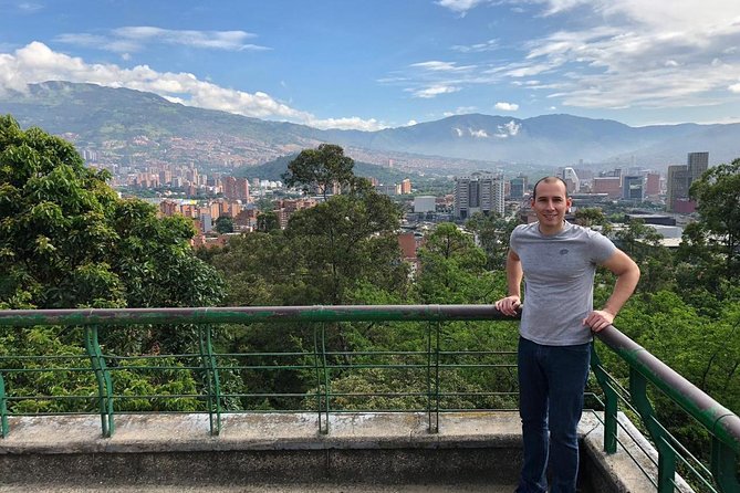 Private Tour of the City of Medellín Combined With Comuna 13 and Graffiti.