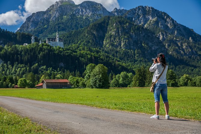Private Tour to Neuschwanstein & Linderhof Castle With Lunch