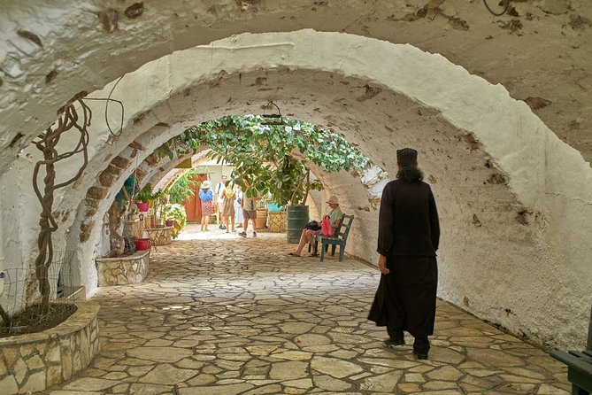 Private Tour to Palaiokastritsa Beach and Lakones Village