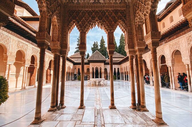 Private Tour to The Alhambra and Generalife From Malaga
