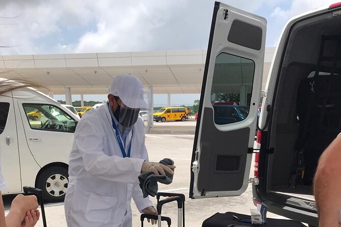 Private Transfer- Airport-Hotel Cancun Up 1 to 5 Passengers