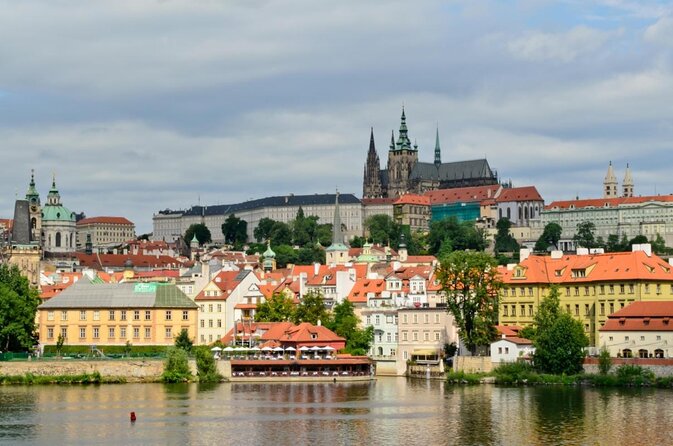Private Transfer From Dresden to Prague