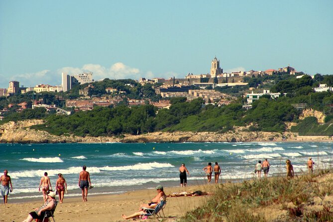Private Transfer From Valencia to Barcelona With 2-Hour Stop in Tarragona - Vehicle and Amenities