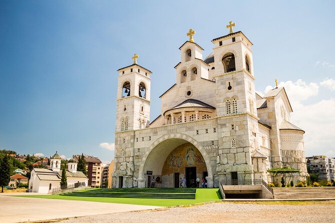 Private Transfer: Podgorica to TGD Airport in Business Car
