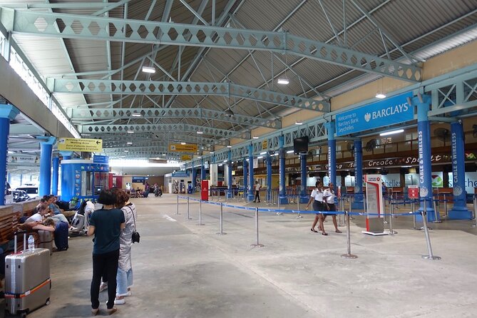 Private Transfer: Seychelles Airport to Victoria or Mahe Jetty