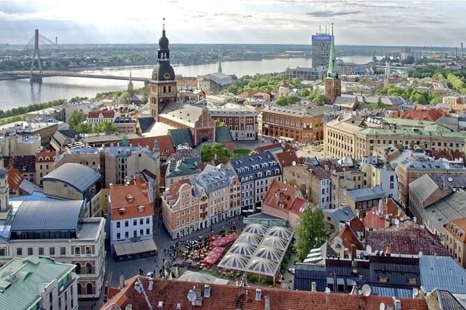 Riga to Vilnius – Sightseeing Transfer