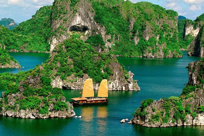 Round-Trip Hanoi to Halong Private Vehicle Charter