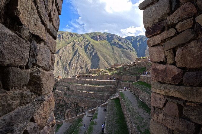 Sacred Valley and Machu Picchu 2 Day Tour With Hotel