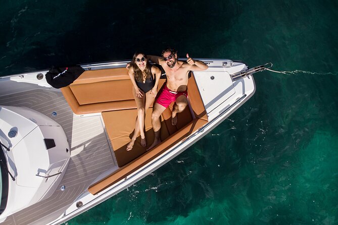 Santorini Half Day Motorcruiser Private Cruise Incl. Meal,Drinks &Free Transport