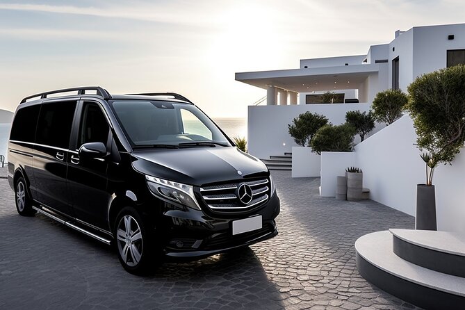 Santorini: Private Airport Pick-up to Hotels and Port