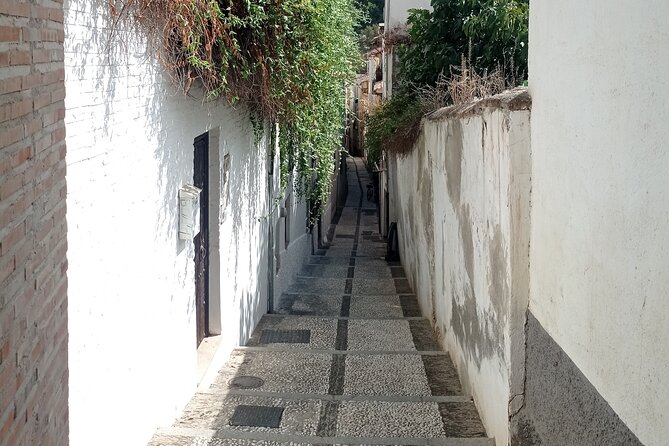 Secrets of Dynasties & Royals Quest Experience in Granada