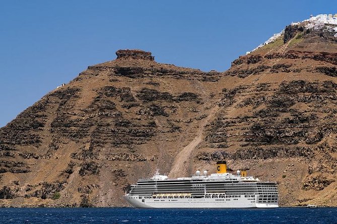 Shared Departure Transfer: Santorini Hotel to Airport or Cruise Port