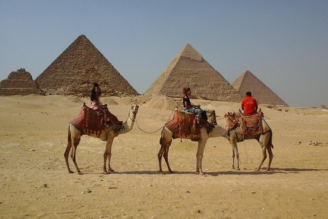 Sightseeing Day Tour to Pyramids, Egyptian Museum and Bazaar From Giza or Cairo