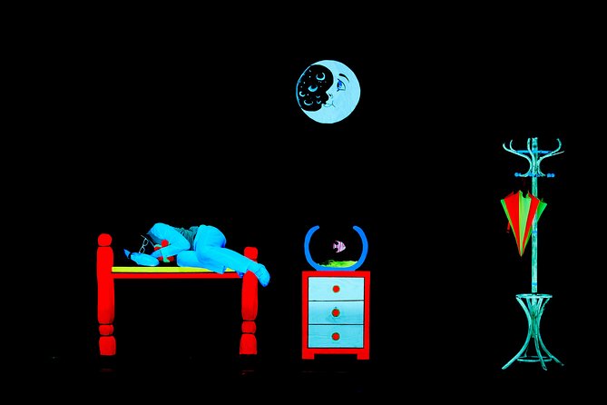 Skip the Line: WOW Show Black Light Theater in Prague Ticket