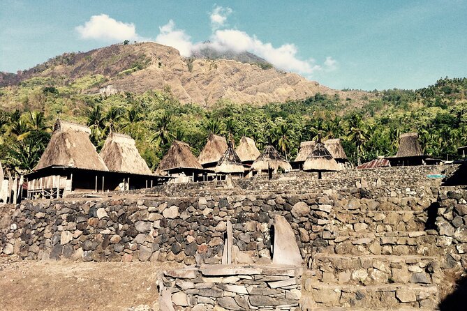 Solo Adventurer: Your Shared, All-Inclusive Tour Across Flores!