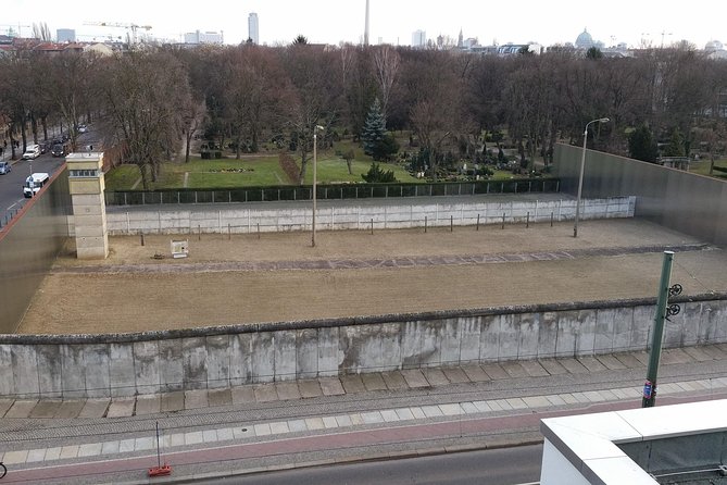 The Berlin Wall / Cold War Berlin (Private 3 Hours Walking Tour)