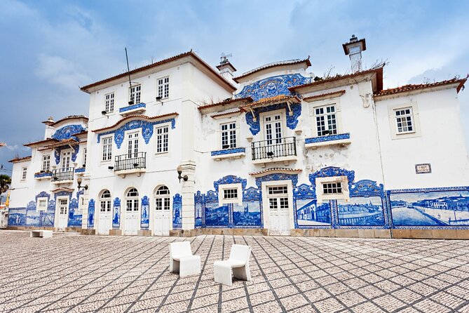 Transfer From Lisbon to Porto W/ Óbidos, Fátima and Nazaré