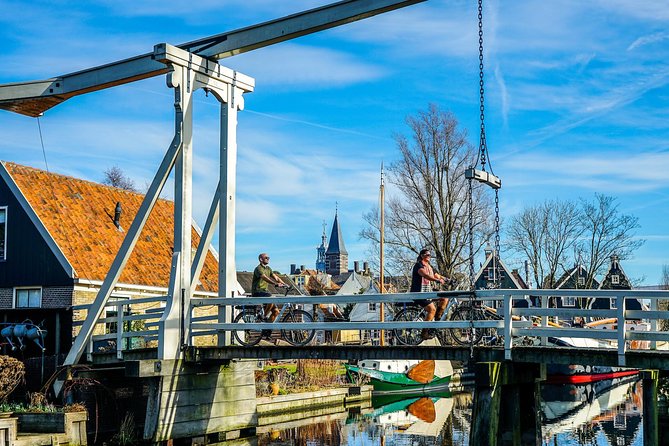 Volendam: E-Bike Rental With Suggested Countryside- and Fisherman Village Route