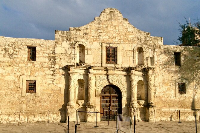 Walking Tour Along the San Antonio Riverwalk And Around Downtown