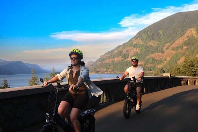 Waterfalls & Waterfront E-Bike Tour on Car-Free Bike Path