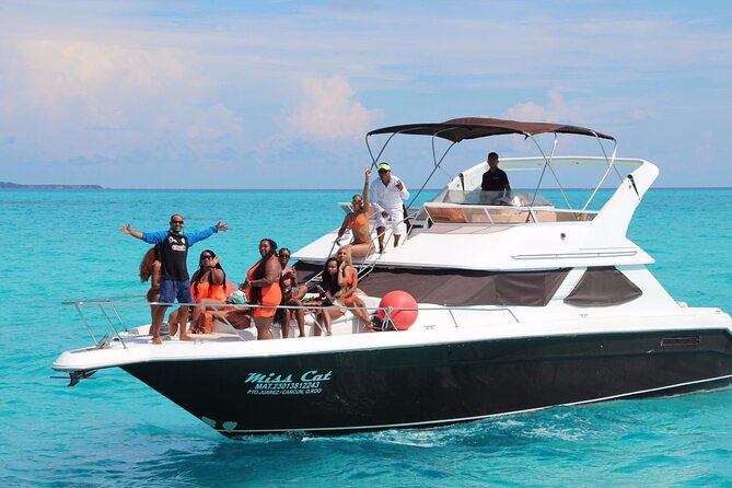 Yacht 48FT Rental in Cancun for up to 15 People